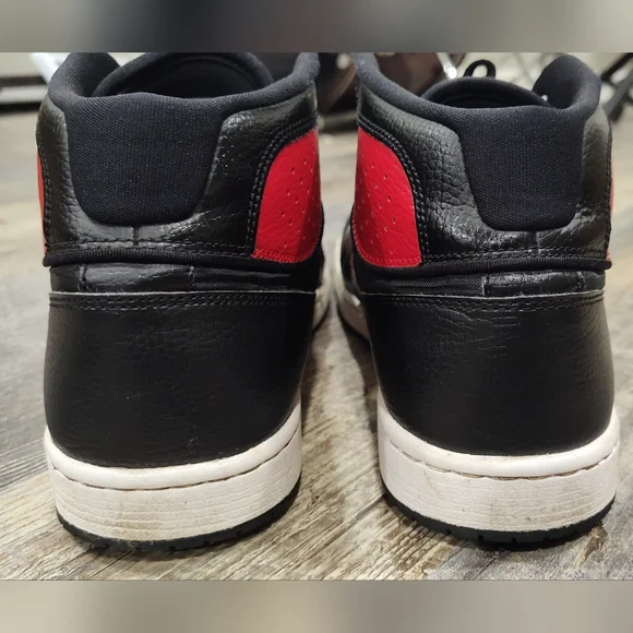 Nike Air Jordan Access Jumpman Black Red Sneakers Size 11.5 M AR3762-006 - Picture 3 of 8